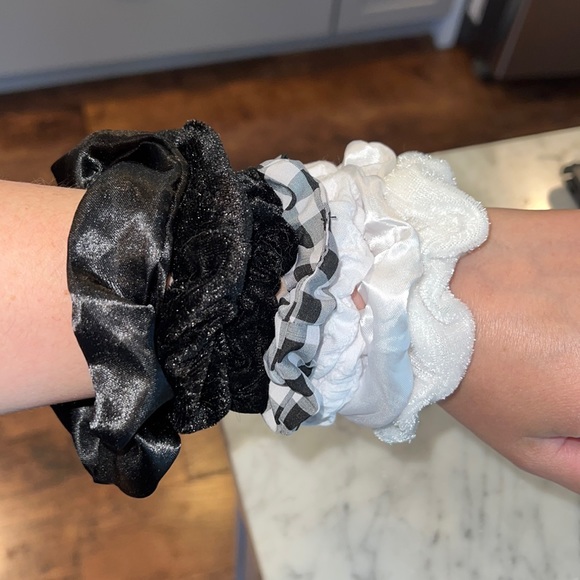 Various Accessories - Bundle of scrunchies | Black & White